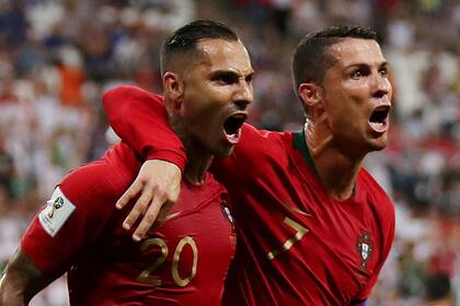 Quaresma y Ronaldo festejan el gol