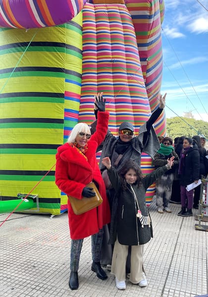 “Que a todos les vaya bien”, pidió Cayetana, hija de la diseñadora Min Agostini, en la Escultura de los sueños