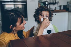 Qué hacer si a un menor le sangra la nariz con frecuencia, por qué sucede y cómo tratarlo