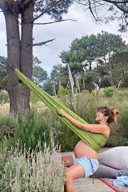 “Qué felicidad y agradecimiento siente mi cuerpo”, dijo sobre las técnicas que la preparan para la llegada de su bebé de una manera natural y vinculada a prácticas ancestrales.