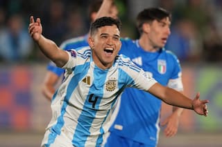 Argentina le ganó a Italia: un defensor de Boca hizo el gol de su vida (caño incluido)