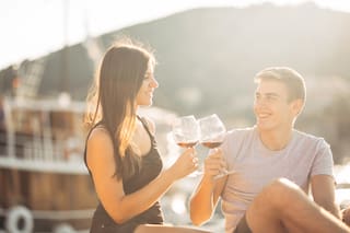 "El chico que me gusta está de novio pero dice que si corta, estaría conmigo"