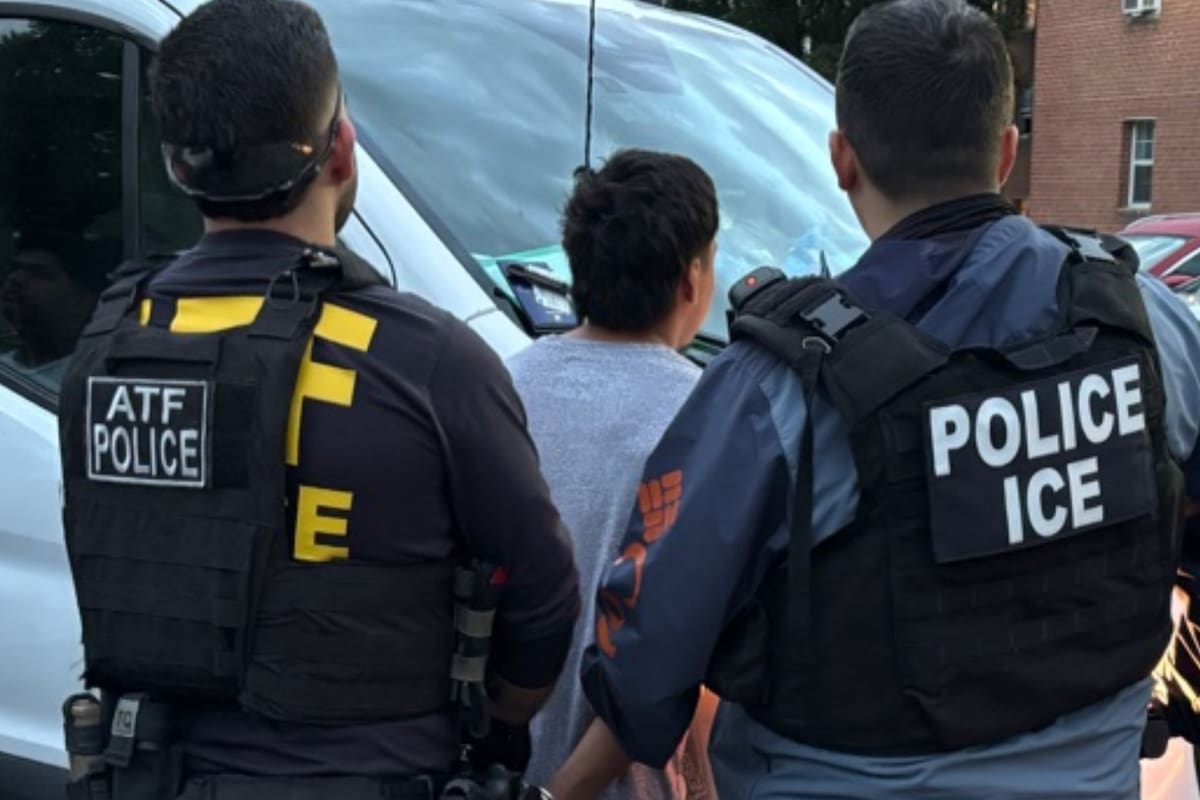 Alerta trabalhista para migrantes. o que fazer se agentes do ICE entrarem no local de trabalho e o que diz a lei em janeiro de 2026