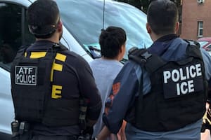 qué hacer si agentes del ICE entran a un lugar de trabajo y qué dice la ley en enero 2026