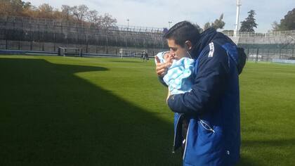 El padre confesó que si nacía nena, la iban a llamar María Gimnasia. Foto: Sebastián Olindi.