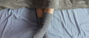 Qué significa dormir con medias