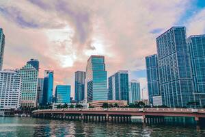 Qué ingresos se precisan para ser de clase media en Florida