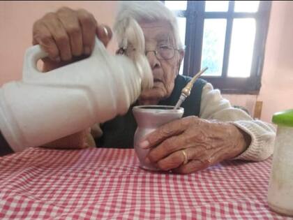 "Que nunca le falte el mate", cuentan sus nietas