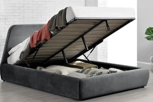 Qué objetos no se deben guardar debajo de la cama