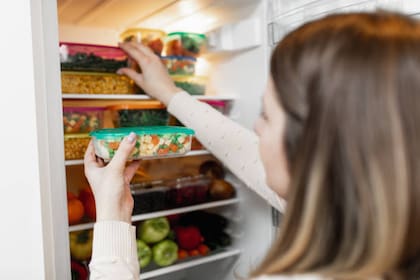 ¿Qué pasa con el alimento que se vuelve a congelar? “Va a poseer una carga mayor de bacterias”, según la experta
