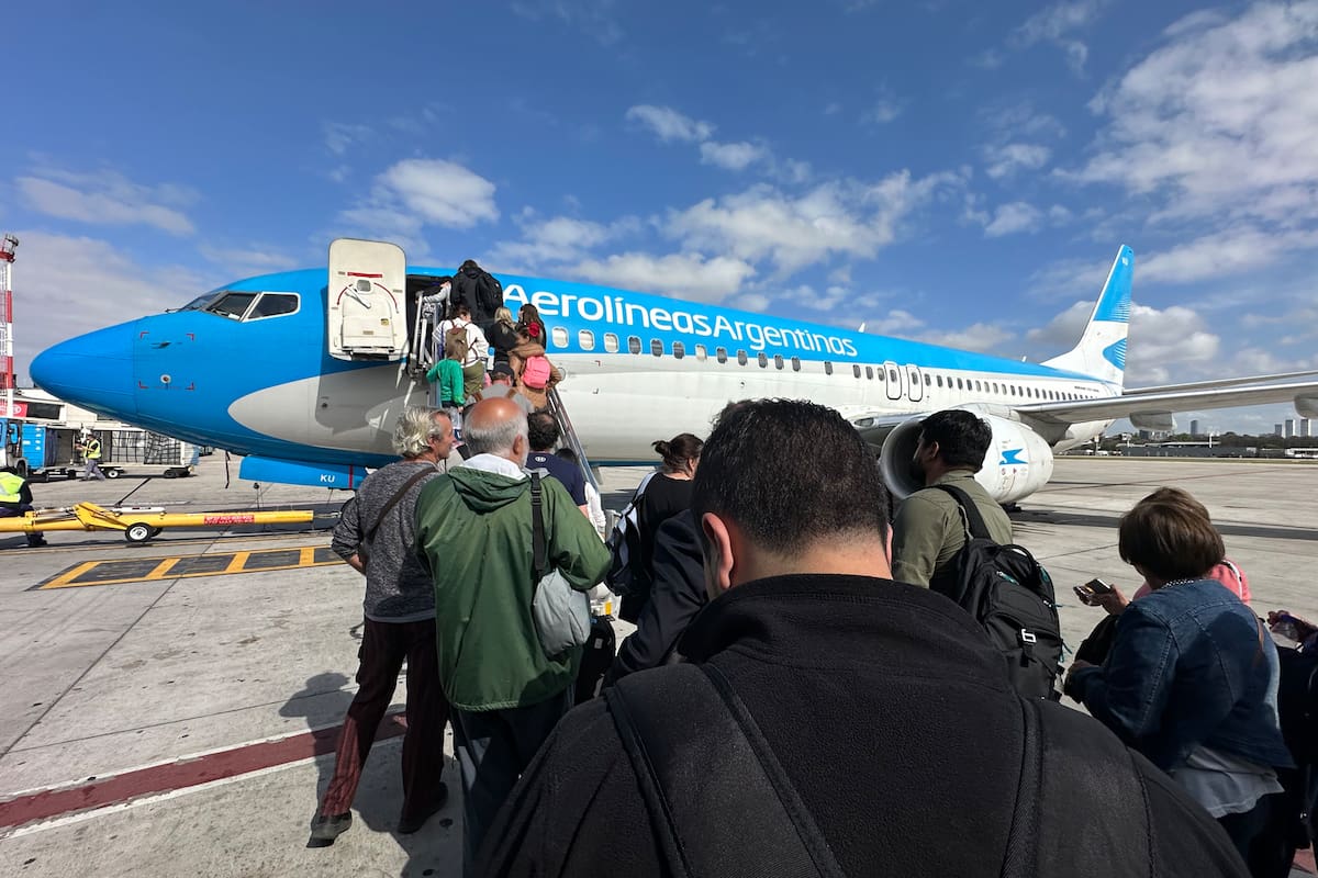 Los pilotos ratificaron el paro nacional del sábado contra los cambios de Milei: "Aumenta los tiempos de servicio y reduce los tiempos de descanso, algunas medidas que evitaban la fatiga aérea"
