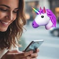 Qué significa el emoji del unicornio y en qué casos se utiliza en WhatsApp