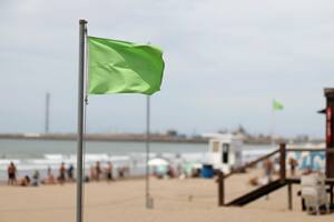 El significado de la bandera verde en la playa para este verano