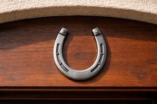 Qué significa poner una herradura en la puerta de la casa, según el Feng Shui
