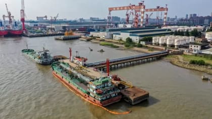 Qué son las “refinerías teteras” de China y cómo están amortiguando la crisis petrolera por la guerra en Irán.