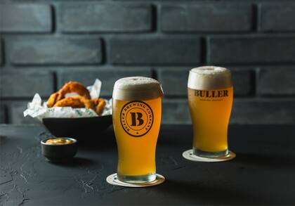 ¿Qué tal maridar una gran cerveza con riquísimos aros de cebolla?