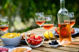 Los mejores snacks para acompañar una copa de vino