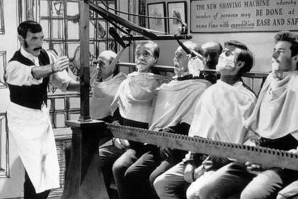 La serie de Eric Sykes (1923-2012), a la izda., estaba pensanda para una serie llamada "Brainwaves" (ondas cerebrales) sobre invenciones inusuales que nunca llegó a emitirse