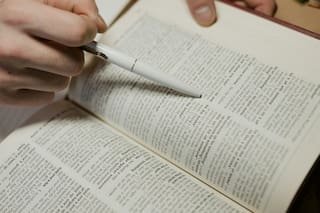 “Farlopa”, “bocachancla” y “turismofobia”: las nuevas palabras del Diccionario español