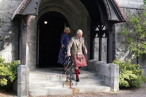 El rey Carlos III, entre un homenaje íntimo y el último desaire al príncipe Harry