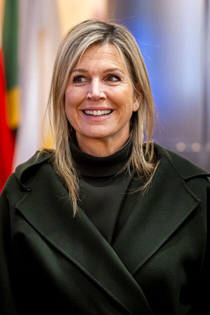 En su primer día de actividades en Washington D. C. la reina Máxima se lució con un elegante abrigo de lana de Natn, su firma de cabecera