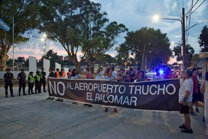 Quejas de los vecinos por el aeropuerto de El Palomar