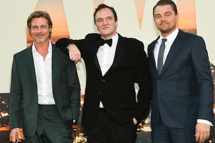 Tarantino junto a Pitt y Leonardo DiCaprio, protagonistas de su última gran producción
