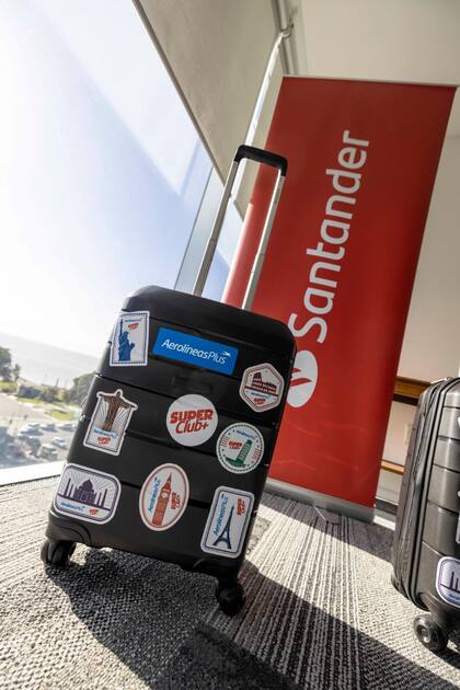 “Queremos brindar más herramientas para que las personas puedan viajar, creando así un círculo virtuoso importante para el país y para el comercio en general”, sostuvo Silvia Tenazinha, gerenta principal de Banca Comercial de Santander