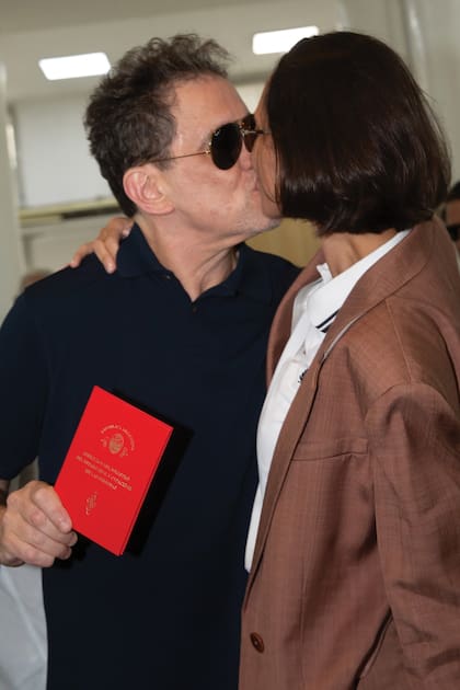 "Queremos casarnos por Iglesia en agosto", dijeron tras la ceremonia.