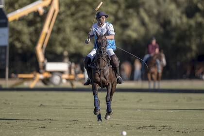 Quesada suele subirse a un caballo, tiene relación con Las Monjitas y con buena parte del mundo de este deporte; “Me defiendo bastante bien”, asegura