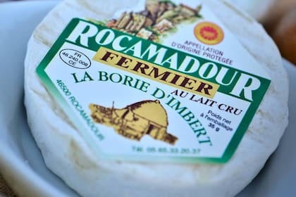 El delicioso queso de cabra Rocamadour, orgullo local con denominación de origen.