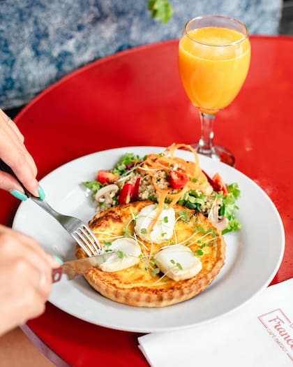 Quiche (tarta) con guarnición, a la francesa