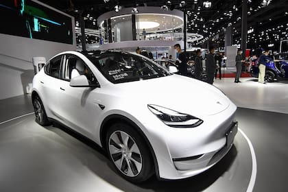 Quien compre la casa se llevará gratis un Tesla Model Y nuevo del color que quiera