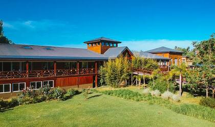 ¿Quién dijo que el Delta es solo para visitar en verano? Disfruten su paz y encuentren el mejor descanso en el spa y entorno verde de Delta Eco Hotel.