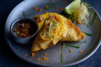 ¿Quién dijo que la cocina nikkei no puede ofrecer empanadas?