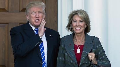 Betsy DeVos, la millonaria que Trump propuso para manejar la educación de EE.UU.