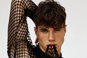 Quién es Edoardo Santini, el “hombre más lindo de Italia” deja las el mundo de la moda para convertirse en sacerdote