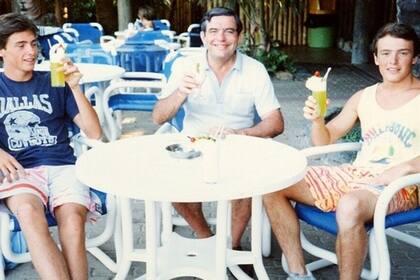 ¿Quién es el famoso en esta foto? Hagan sus apuestas...