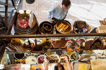 Quien ingresan al almacén Don Cosme se quedan sorprendidos por la variedad