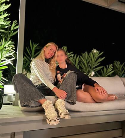 "Quien me dio el título de 'mamá', quien me mostró ese sentimiento de 'amor incondicional' por primera vez en mi vida", escribió Nicole