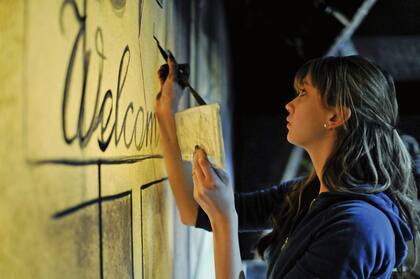 Quienes cursan se involucran en la utilería y en toda la producción teatral