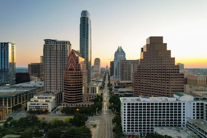 Quienes están fiscalmente radicados en Texas solo deben pagar impuestos federales, sin cargas estatales ni otros gravámenes sobre los servicios, como IVA o ingresos brutos