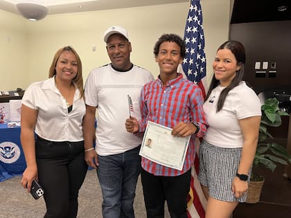 Quienes no aprueben alguna de las pruebas tendrán la oportunidad de presentarla nuevamente en una segunda cita (Facebook/USCIS Español)