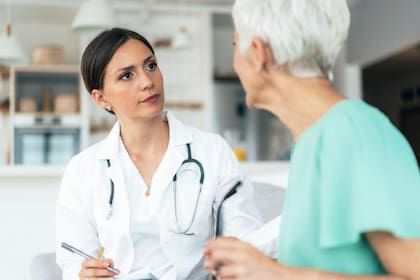 Quienes participan de un ensayo clínico reciben seguimiento médico personalizado