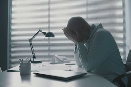 Quienes pasan la mayor parte de su jornada laboral sentados tienen un riesgo 34% mayor de morir de enfermedad cardiovascular que quienes tienen trabajos menos sedentarios