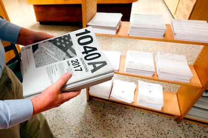 Quienes presentaron sus taxes por correo tienen una demora de seis semanas para recibir su reembolso