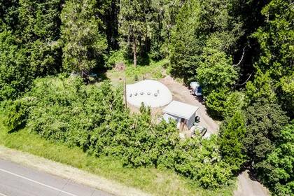 Quienes recorren la zona quedan sorprendidos por las formas de la propiedad