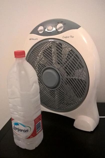 Quienes tienen ventilador pueden refrescar un ambiente con solo una botella de agua congelada