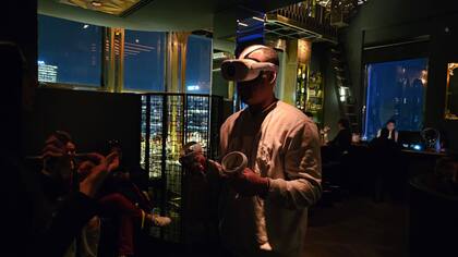 Quienes visitaron Trade Sky Bar fueron parte de una experiencia de realidad virtual desarrollada por Peugeot.