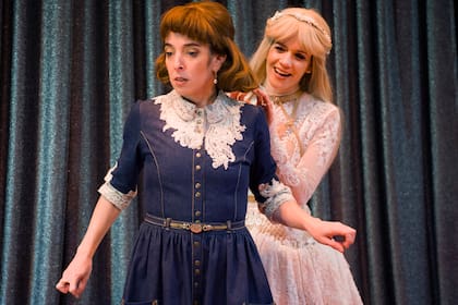 Quiero decir te amo, una de las obras de Mariano Tenconi Blanco, con Lucía Adúriz y Violeta Urtizberea